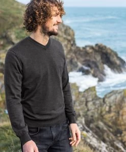 Celtic & Co. Mens Grey Fine Knit V Jumper