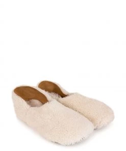 Celtic & Co. Natural Cocoon Slippers -Deals Celtic Store unnamed file 313 scaled
