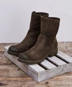 Celtic & Co. Celtic & Co Brown Essential Leather Ankle Boots -Deals Celtic Store unnamed file 703 scaled